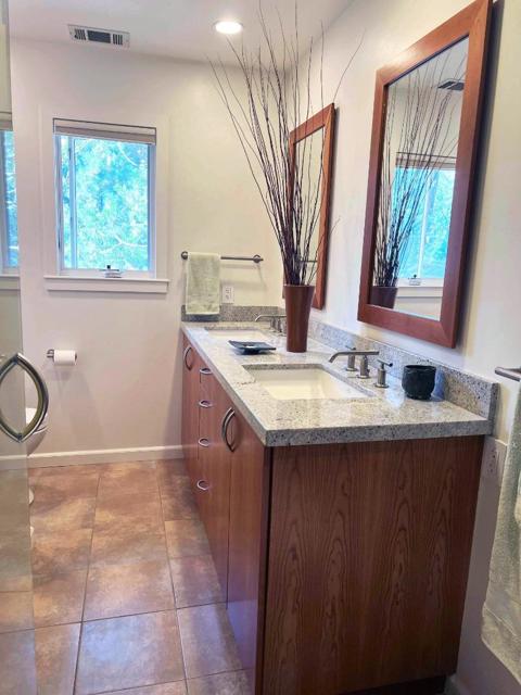 40586 Saddleback Road, Bass Lake CA: https://media.crmls.org/mediaz/e83f52bb-b434-48bf-b2c7-417de6f6eaee.jpg