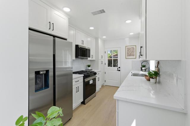 577 Green Manor Court, Palo Alto CA: https://media.crmls.org/mediaz/e83f7758-ffaf-4f66-97d2-4885c3c2488f.jpg