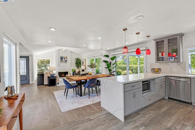 551 Cambrian Way, Danville CA: https://media.crmls.org/mediaz/e83f7eee-2779-4851-89f8-5f70feea86c5.jpg