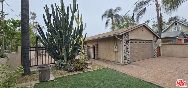 1393 N Navarro Avenue, Pasadena CA: https://media.crmls.org/mediaz/e840216a-0739-4574-8950-f9c8e9bfcc8f.jpg