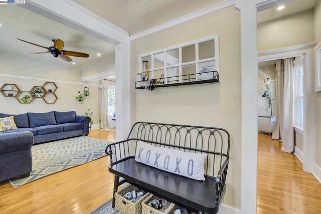1215 Castro St, Martinez CA: https://media.crmls.org/mediaz/e8402522-96fe-4f9d-b3eb-bed68327be9c.jpg