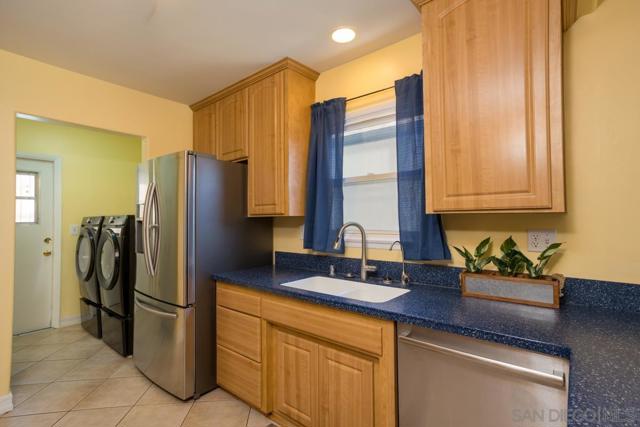1187 Tangerine St, El Cajon CA: https://media.crmls.org/mediaz/e84077fb-a1c1-4259-a160-7787ee1b7b79.jpg