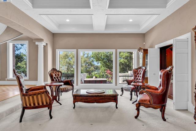 219 Valley Oaks Dr, Alamo CA: https://media.crmls.org/mediaz/e8414be7-7463-493c-8af5-dcd3ce4ffcd9.jpg
