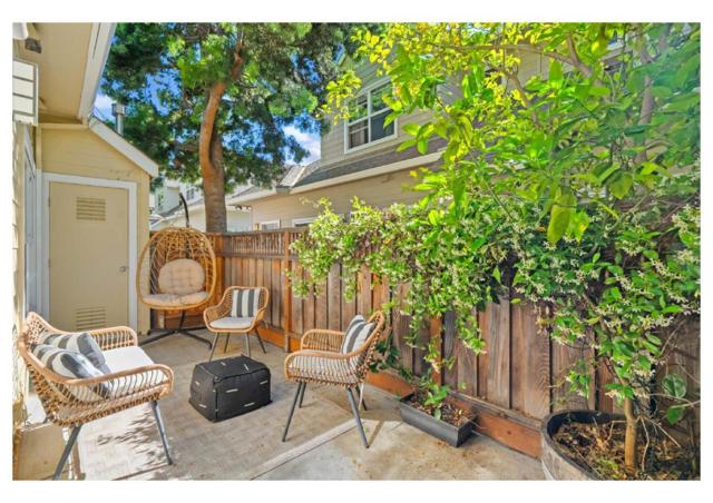 748 Cottage Court, Mountain View CA: https://media.crmls.org/mediaz/e84165bc-94b7-4457-9e7f-c04f2888d3fb.jpg