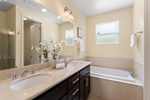 35607 Embassy Common, Fremont CA: https://media.crmls.org/mediaz/e841749d-ba1a-4b28-8bb3-fb61a48d714b.jpg