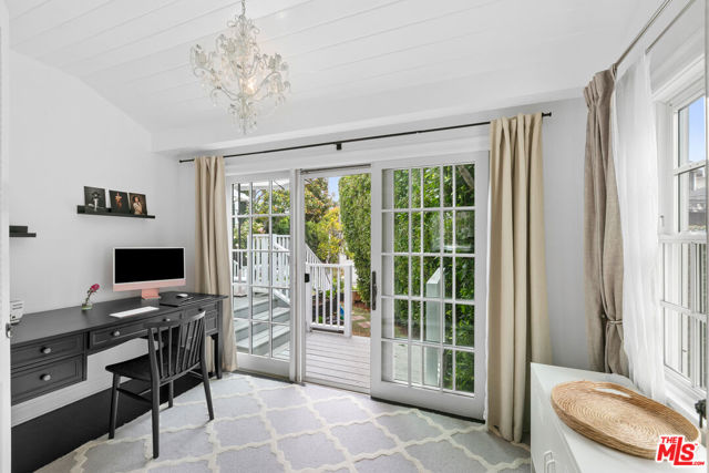 10736 Le Conte Avenue, Los Angeles CA: https://media.crmls.org/mediaz/e8417b1d-8f46-4c9f-8867-ff7321042c82.jpg