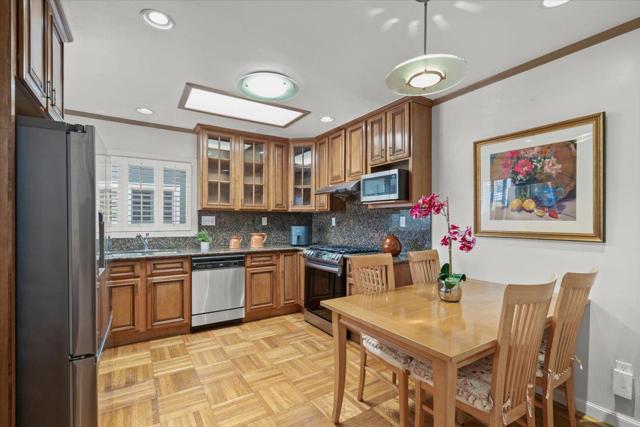33 Escondido Avenue, San Francisco CA: https://media.crmls.org/mediaz/e841ce1e-f0ab-4c2b-bee1-381d736c2c48.jpg