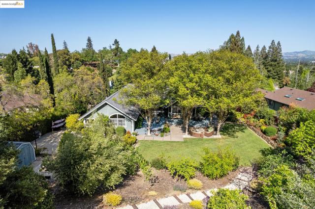 1037 Silverhill Dr, Lafayette CA: https://media.crmls.org/mediaz/e841f479-ee61-44a8-9246-4775c4e0c69f.jpg