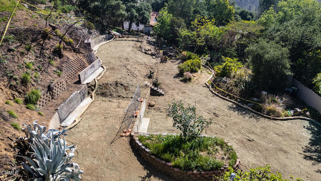 2115 Pinecrest Dr, Altadena CA: https://media.crmls.org/mediaz/e84249fa-b32c-4af4-aa91-35f1b4c8bd81.jpg