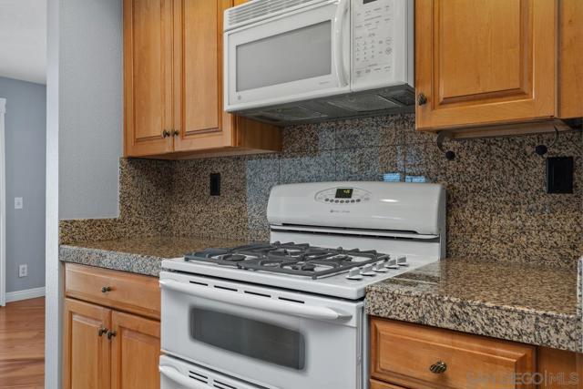 1914 Swallow Ln, Carlsbad CA: https://media.crmls.org/mediaz/e84357af-ed73-4943-b107-604f1a4dce63.jpg