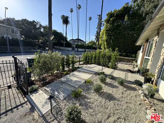 Image 5 of 55 For 960 Los Robles Avenue
