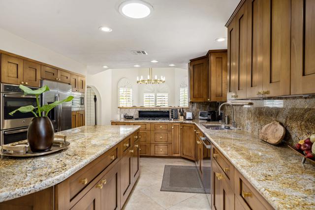 73580 Agave Lane, Palm Desert CA: https://media.crmls.org/mediaz/e8436832-245e-4972-bb58-63317a33c308.jpg