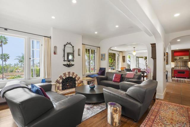 308 Sunset Drive, Encinitas CA: https://media.crmls.org/mediaz/e843795d-0dad-4bdb-9f6e-b636c38abe5e.jpg