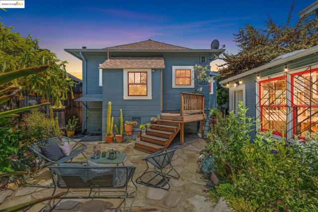 6521 Herzog St, Oakland CA: https://media.crmls.org/mediaz/e843b24e-d657-44b0-bcf8-5d4157178904.jpg