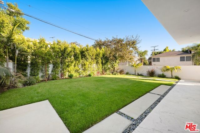 900 N Vista Street, Los Angeles CA: https://media.crmls.org/mediaz/e843de2e-3780-4803-9849-1523c3f1fa63.jpg