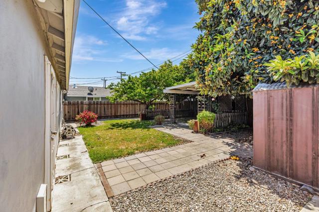 263 Maple Street, Hollister CA: https://media.crmls.org/mediaz/e843f631-528a-4559-b1b3-859a7142dcad.jpg