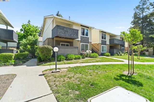 2575 Easton Way, San Jose CA: https://media.crmls.org/mediaz/e8442f68-478b-4abe-ae7a-b978468cdd52.jpg