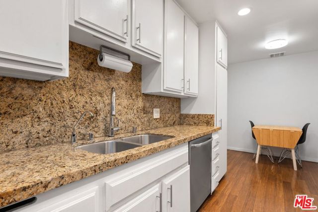 306 Bora Bora Way, Marina del Rey CA: https://media.crmls.org/mediaz/e84440a2-de91-4541-9572-8b05f1524d73.jpg