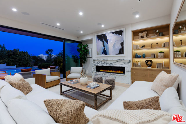1822 N Vista Street, Los Angeles CA: https://media.crmls.org/mediaz/e84491cc-ea5e-4d38-84eb-39719be85f95.jpg