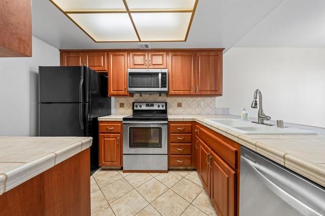 Detail Gallery Image 8 of 23 For 5430 Baltimore Dr #16,  La Mesa,  CA 91942 - 3 Beds | 2/1 Baths