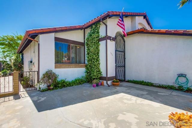 3773 Catamarca Dr, San Diego CA: https://media.crmls.org/mediaz/e84511b1-5df2-458b-8263-1b0123421f0a.jpg
