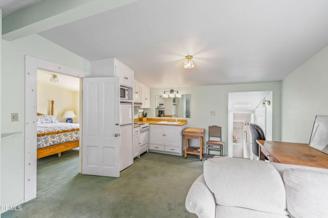 3781 N Highway 1, Albion CA: https://media.crmls.org/mediaz/e84549c2-f64a-4e0c-8caa-e357ed4a5e48.jpg