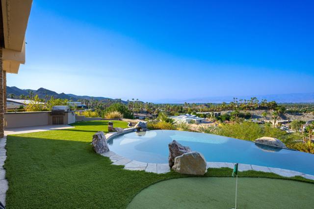 9 Nebulae Way, Rancho Mirage CA: https://media.crmls.org/mediaz/e845c397-e82b-489e-856e-6ffee28fa402.jpg