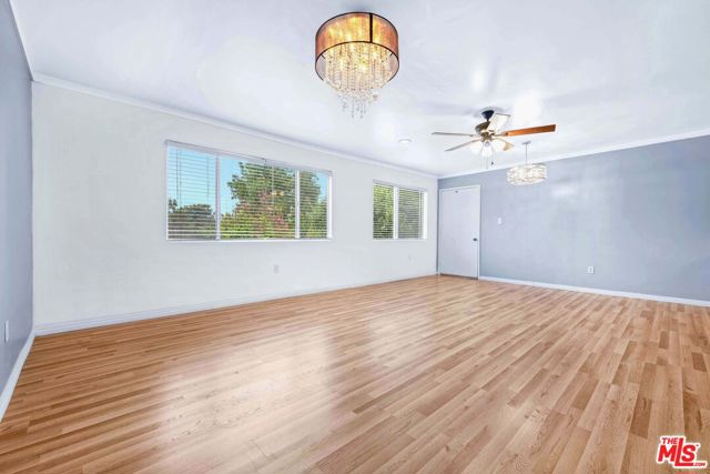 12801 Moorpark Street, Studio City CA: https://media.crmls.org/mediaz/e8482857-b8bc-48c0-9539-14429ed5d289.jpg