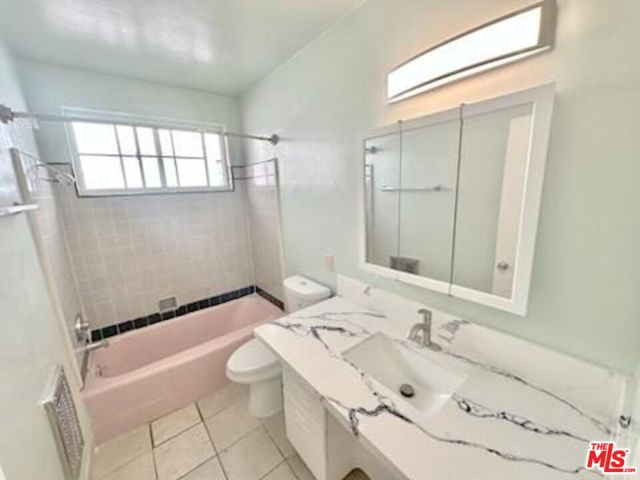 1001 Hammond Street, West Hollywood CA: https://media.crmls.org/mediaz/e849599a-a99d-4ff3-a298-f496c4547514.jpg