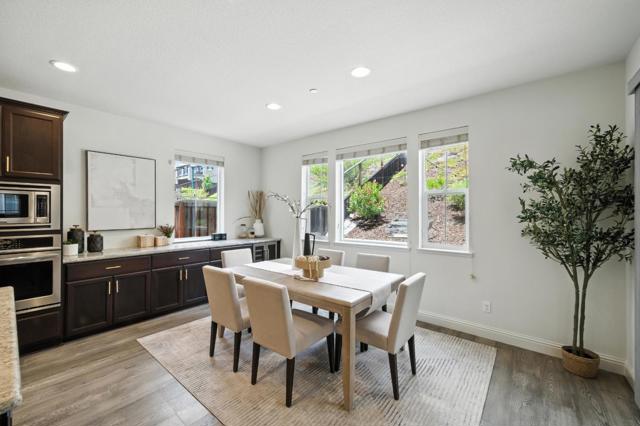 28780 Vista Grande Drive, Hayward CA: https://media.crmls.org/mediaz/e84a47e2-5786-42a0-944b-bb44f4a58abd.jpg