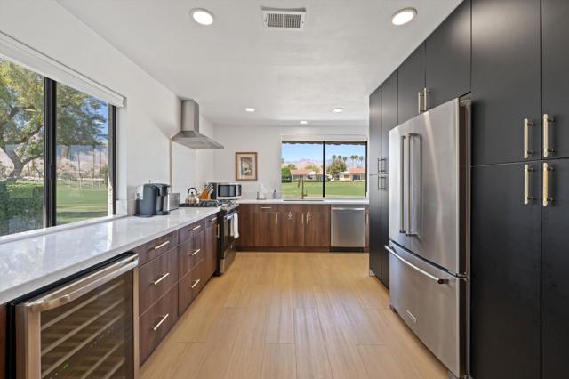 25 Juan Carlos Drive, Rancho Mirage CA: https://media.crmls.org/mediaz/e84a69f8-8036-4338-8976-2fdafe383a5c.jpg