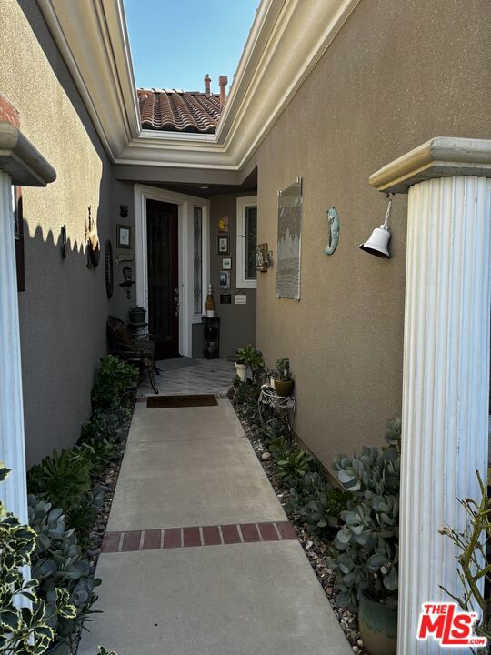 Image 3 of 44 For 935 Monarch Court
