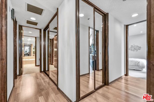 300 N Swall Drive, Beverly Hills CA: https://media.crmls.org/mediaz/e84ac9e2-1bf0-43c2-8296-d1c08ecf581d.jpg
