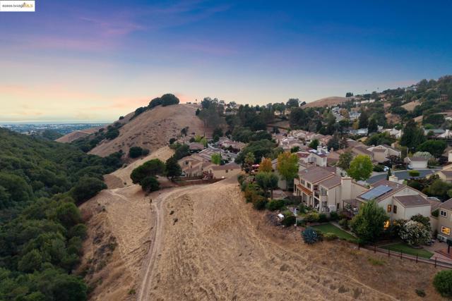 28149 Riggs Ct, Hayward CA: https://media.crmls.org/mediaz/e84b46e6-7ecb-4275-9d7c-ddd199b3a6f9.jpg