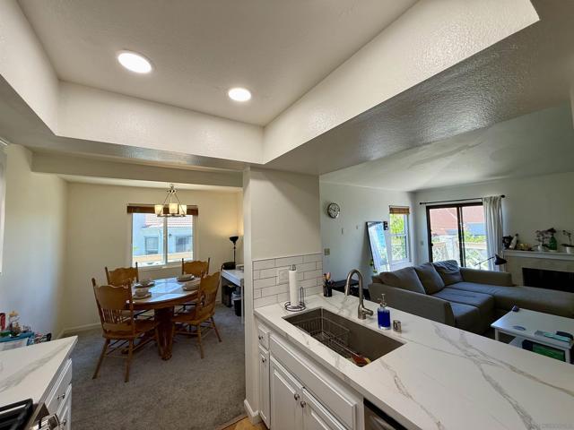 9342 Twin Trails Drive, San Diego CA: https://media.crmls.org/mediaz/e84b9a10-d5b5-4498-b21c-933cb4e59511.jpg