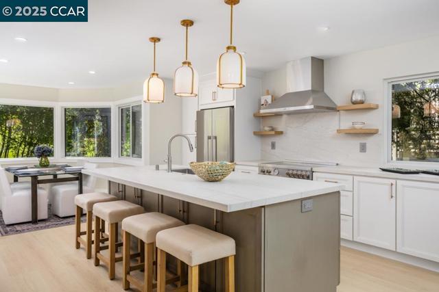 644 Terra Calif Dr, Walnut Creek CA: https://media.crmls.org/mediaz/e84b9d76-c229-4538-a904-662a7be19b11.jpg