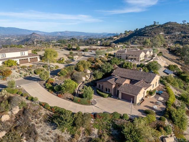 29472 Welk Highland Dr., Escondido CA: https://media.crmls.org/mediaz/e84bb922-e0f2-45c1-a194-59ca71012288.jpg