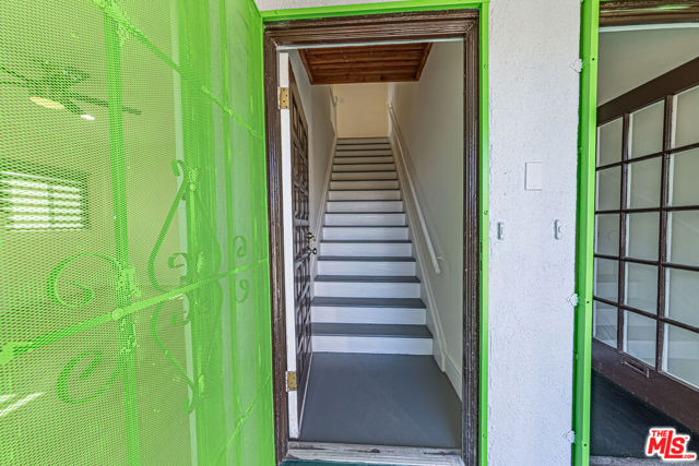 801 N Alexandria Avenue, Los Angeles CA: https://media.crmls.org/mediaz/e84bffa0-2ef8-4604-90bd-9603df896f5c.jpg