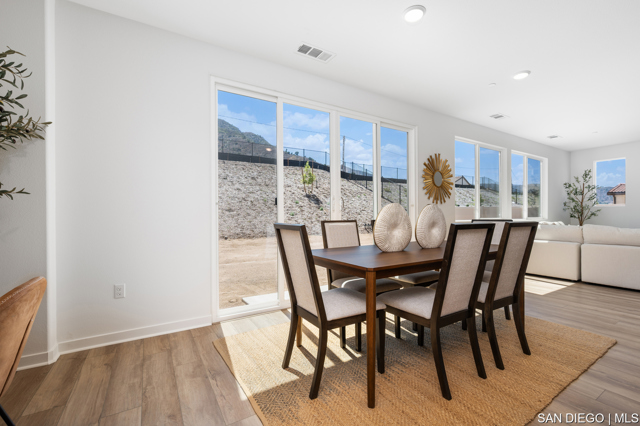 15353 Dawning CT, Lake Elsinore CA: https://media.crmls.org/mediaz/e84c09f7-863d-4c20-9819-2af9305064a8.jpg