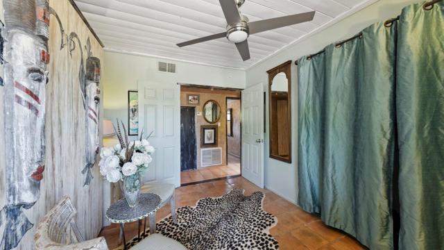 901 S Calle Tomas, Palm Springs CA: https://media.crmls.org/mediaz/e84c0eac-cb84-4406-9e93-4258c963ee97.jpg