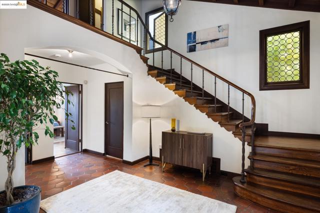 2583 Buena Vista Way, Berkeley CA: https://media.crmls.org/mediaz/e84c3c88-196e-43ea-9f8c-606bf69cff94.jpg