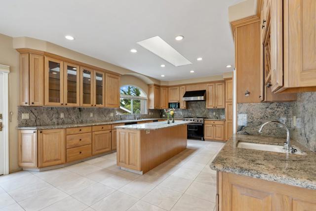 5 Zaragoza Views, Monterey CA: https://media.crmls.org/mediaz/e84ca61d-a35c-4e25-ad24-e6b9d6998fe9.jpg