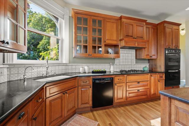 311313 Ocean View Avenue, Santa Cruz CA: https://media.crmls.org/mediaz/e84dc787-b5f5-40c4-9399-595171fdd3a5.jpg