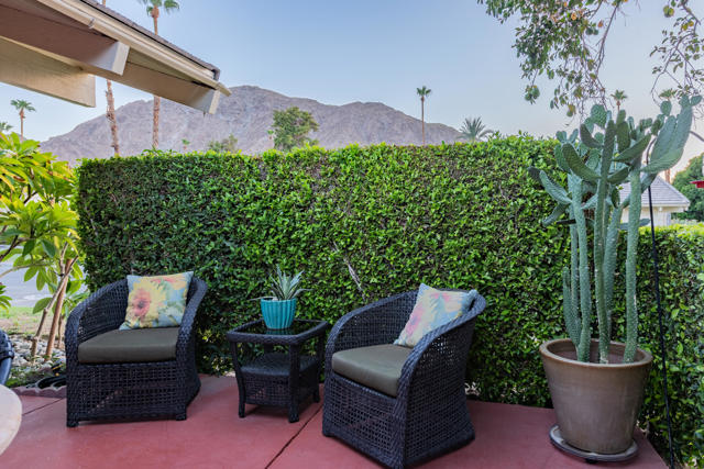 46510 Arapahoe Drive, Indian Wells CA: https://media.crmls.org/mediaz/e84de657-7903-4ead-8a4c-6c26e116ba2a.jpg