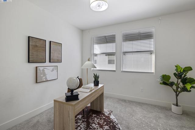 Image 21 of 39 For 9572 Seawind Way