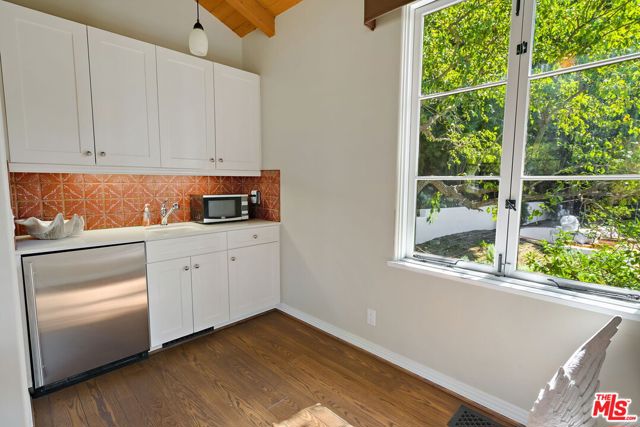 3527 Wonder View Drive, Los Angeles CA: https://media.crmls.org/mediaz/e84e42b4-dedd-47eb-b553-aea2d3ba9a95.jpg
