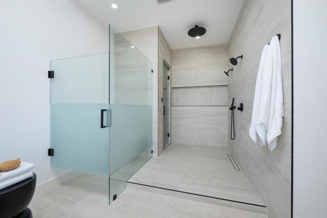 3964 Jefferson Avenue, Redwood City CA: https://media.crmls.org/mediaz/e84e6061-75dd-41ec-ab68-42d36fd0c8ed.jpg