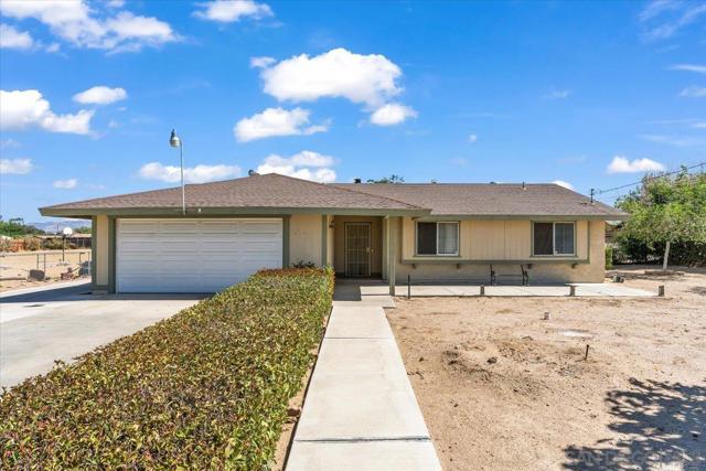15209 Mauna Loa, Hesperia CA: https://media.crmls.org/mediaz/e84e6f62-2ed6-4ae1-9343-baf56dad1813.jpg