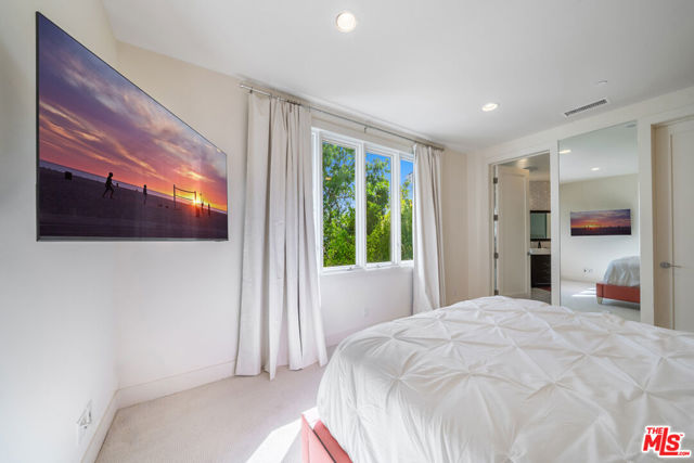 10148 Angelo Circle, Beverly Hills CA: https://media.crmls.org/mediaz/e84ec190-bc8d-424a-b080-21a445009d0b.jpg