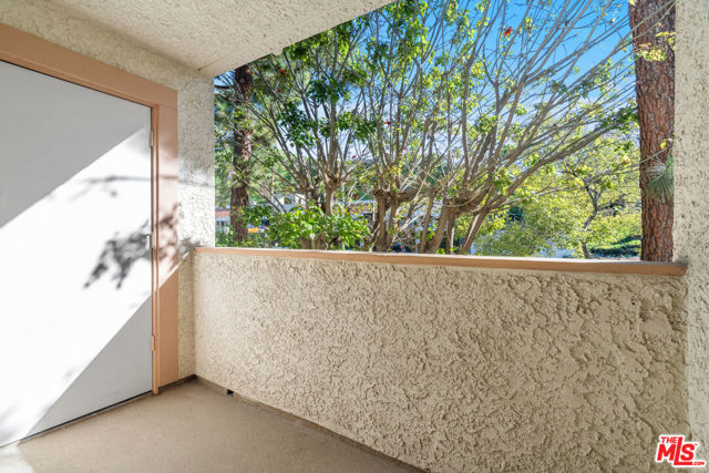 501 Palisades Drive, Pacific Palisades CA: https://media.crmls.org/mediaz/e84ee4c5-a174-4e11-8612-8a0b9ca67bcd.jpg